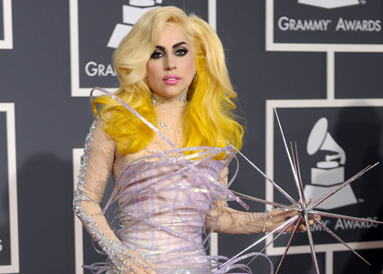 Lady+Gaga+Grammys+2010+Yellow+Hair.jpg