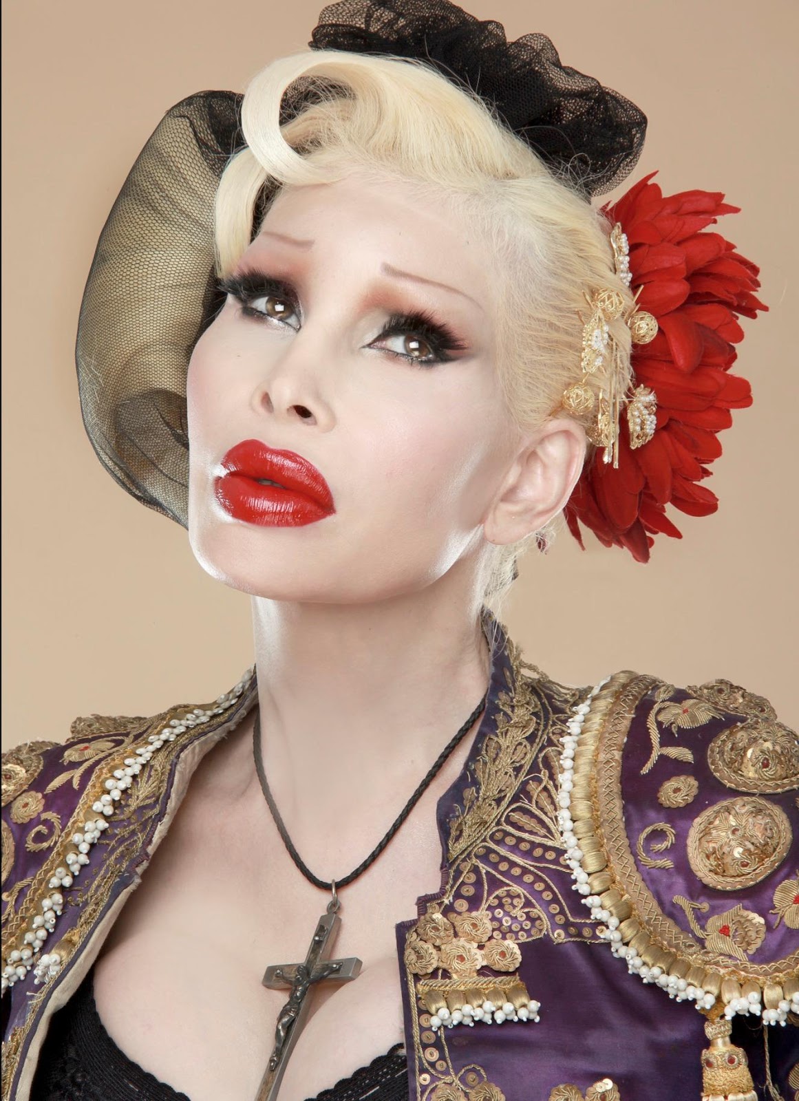 Faces Places & Lipstick Traces VIVA AMANDA