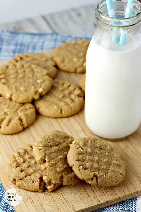 Chipotle Peanut Butter Cookies | by Renee's Kitchen Adventures - cookie recipe for a spicy peanut butter cookie with some heat! #SundaySupper 