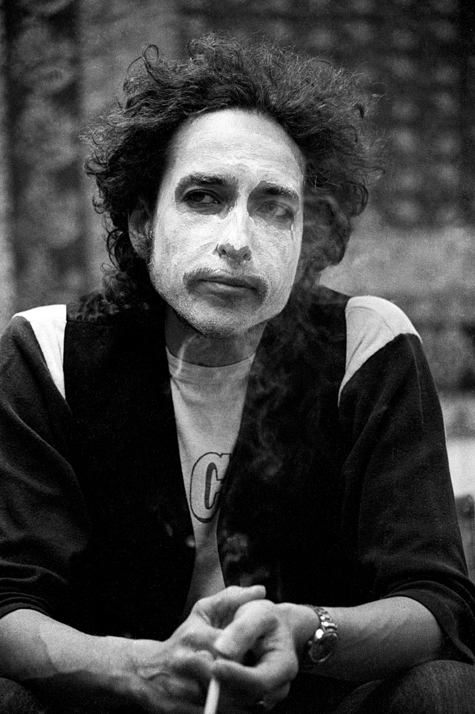 Rare and Intimate Photographs of Backstage During Bob Dylan's 1975 Tour