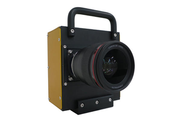 A camera prototype equipped with the newly developed CMOS sensor (Shown with EF 35mm f/1.4 USM lens) A camera prototype equipped with the newly developed CMOS sensor (Shown with EF 35mm f/1.4 USM lens)