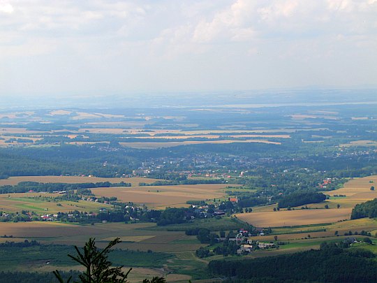 Głuchołazy. W dali widać Jezioro Nyskie.