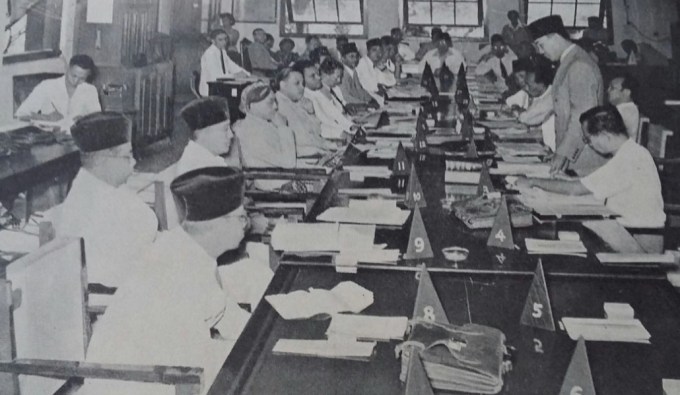 Pada sidang PPKI ke-2 tanggal 19 Agustus 1945 pembagian wilayah