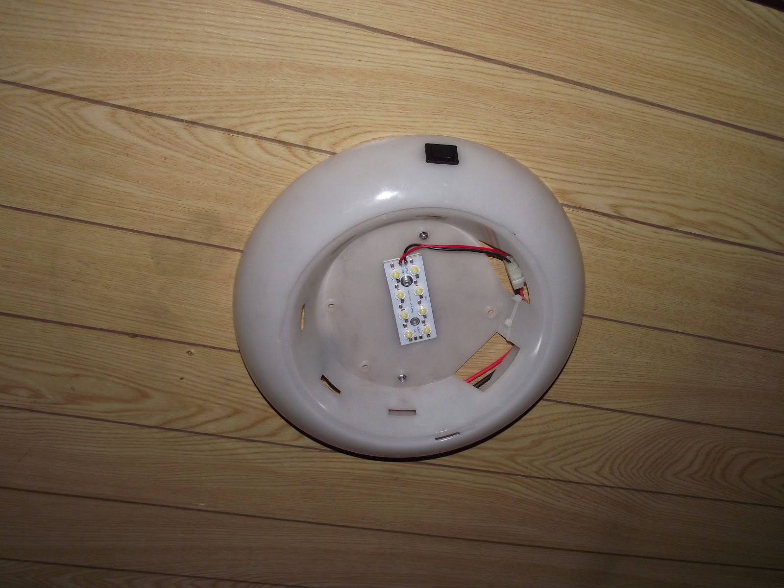 Plafoniere Per Camper 12v A Neon : Remitur: trasformare la plafoniera neon di un camper usando i led