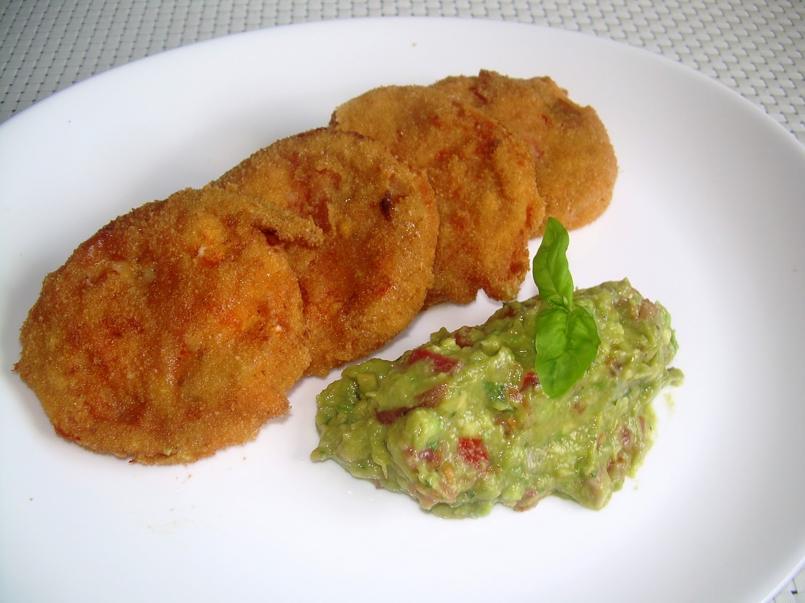Gastronomicón Tomates verdes fritos con queso de cabra y guacamole