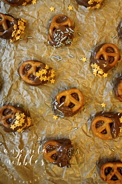 Starry and bright with these classic Rolo pretzel sandwiches
