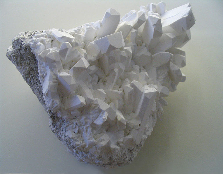 768px-Borax_crystals.jpg
