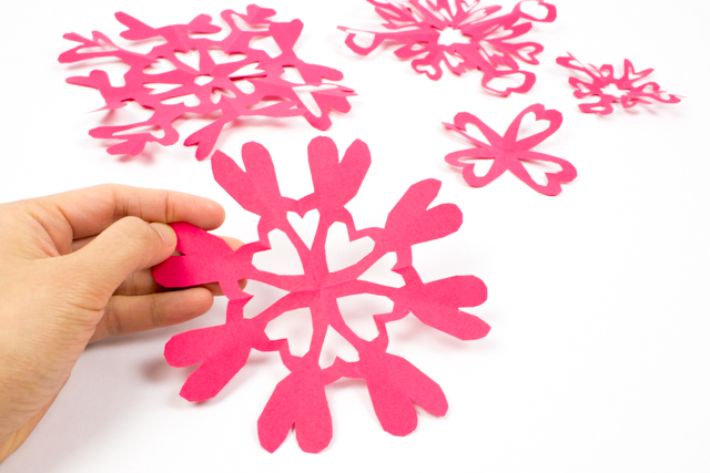 Valentine&rsquo;s Day Paper Heart Snowflakes Craft | Pink Stripey Socks