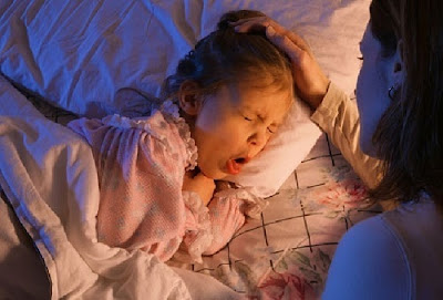 Ho kéo dài ở trẻ có thể do hen suyễn và nhiều bệnh khác benh hen suyen o tre em