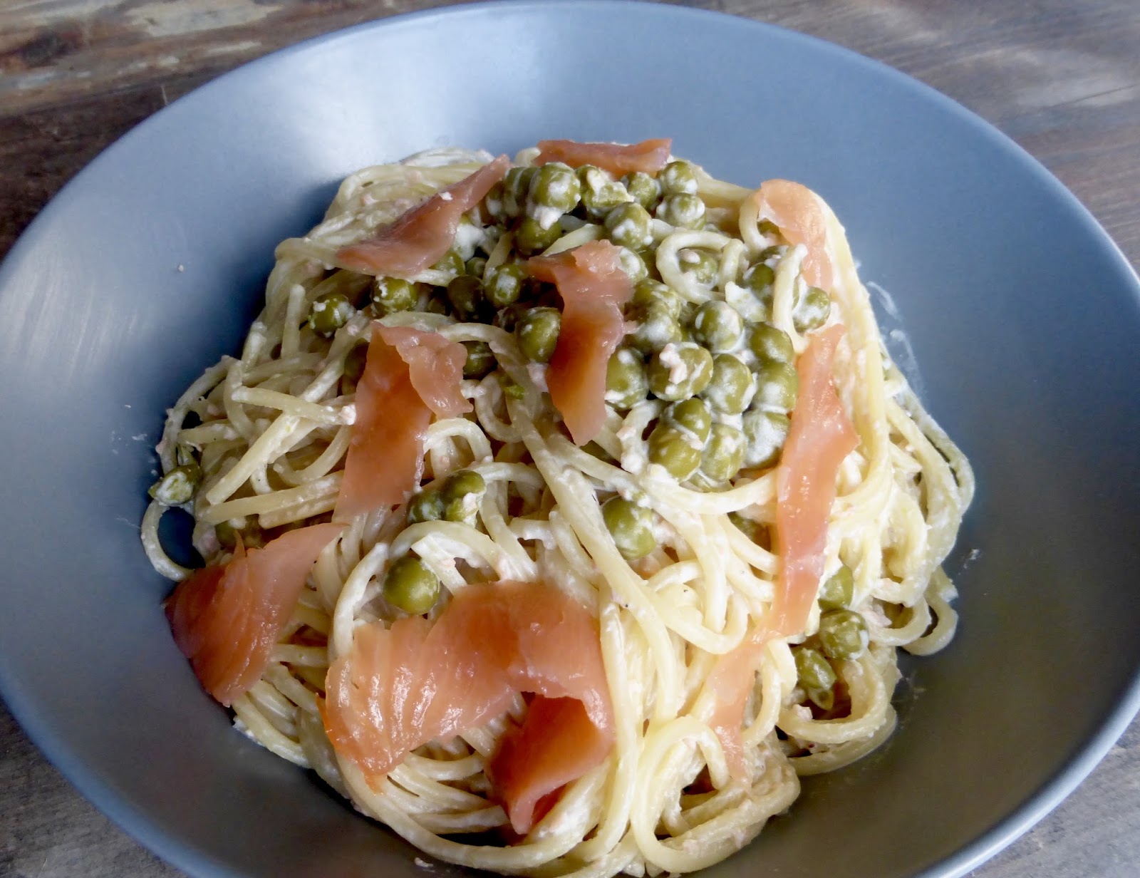 Spaghetti au saumon fumé et petits pois