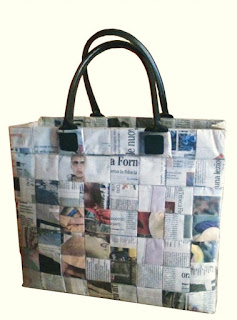 tas terbuat dari anyaman koran bekas