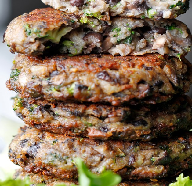 Chunky Portabella Veggie Burgers #vegetarian #recipe Chunky Portabella Veggie Burgers #vegetarian #recipe