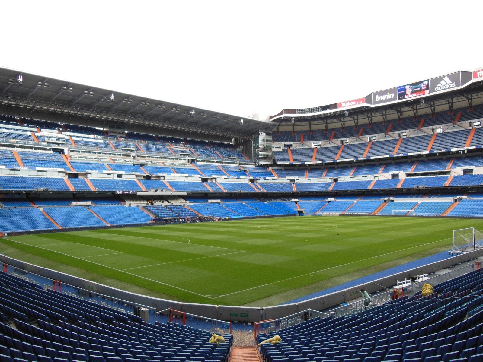 Miguel De Madrid: "This is where Cristiano Ronaldo uses the toilet" at El SantiagoBernabeau ...