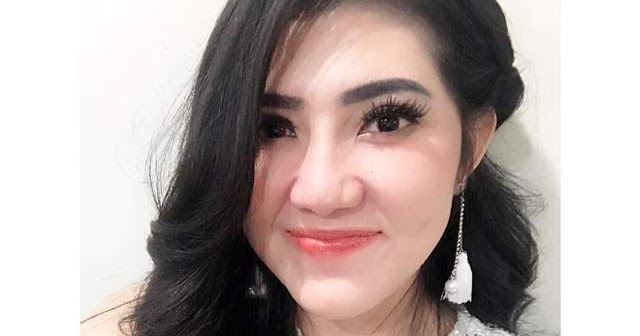 Lirik Lagu Via Vallen - Gemantung Roso dan Artinya | Lirik Lagu Via Vallen