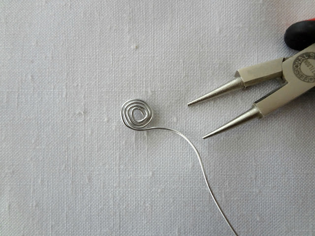 DIY: Wire Wrap a Pendant