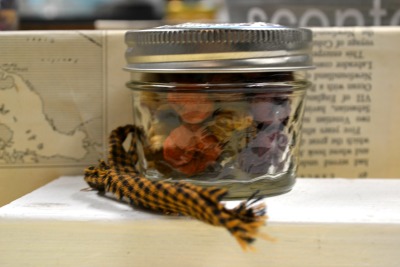 Adorable scented fall potpourri jars as gifts www.homeroad.net