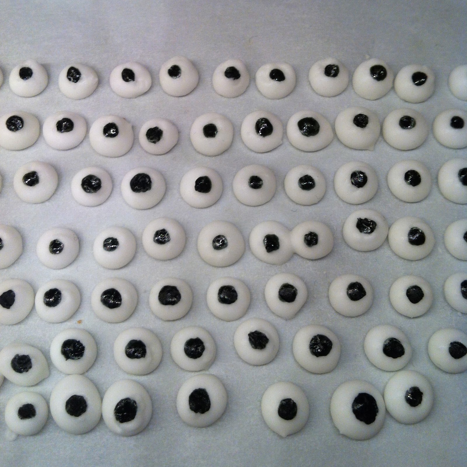 Pâtisserie Nadine: Monster-Augen