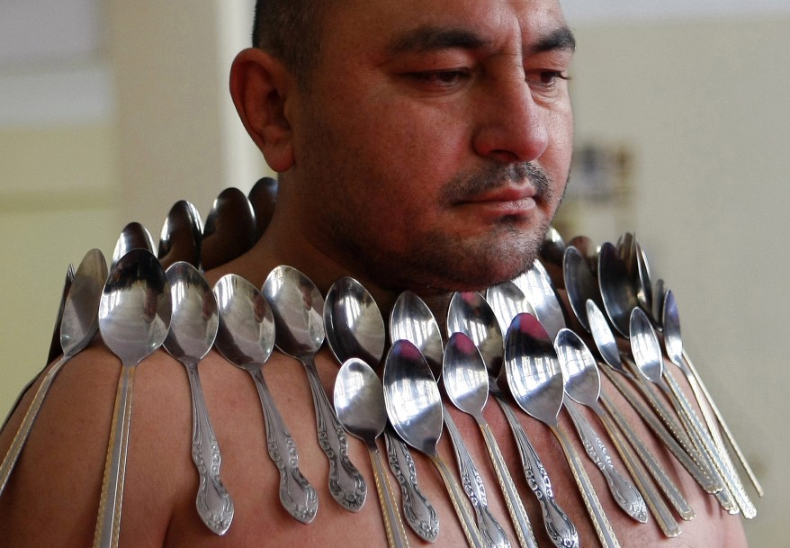 aruninte-blog-is-etibar-elchiyev-the-man-with-spoons-a-magnetic-man