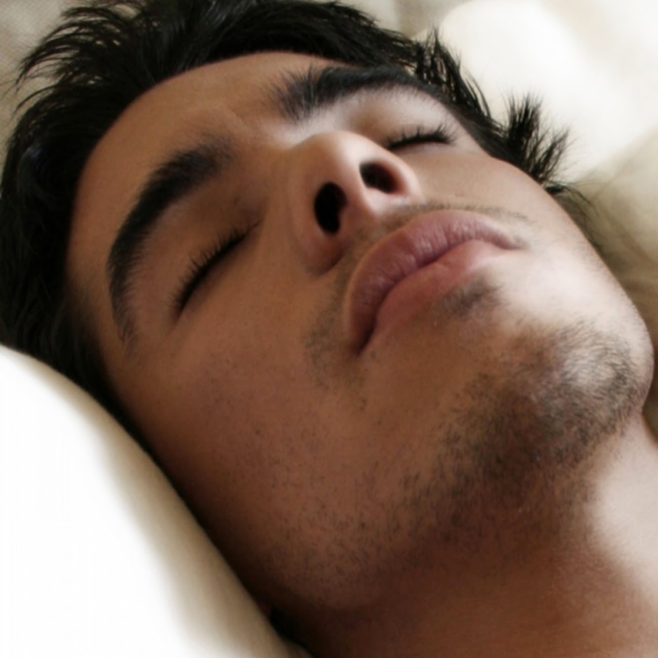 Живут мужчины спящих. Губы мужские. Красивые мужские губы. Спящий красивый мужчина.