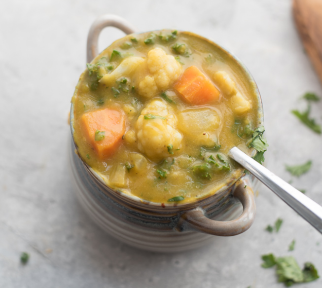 HEALTHY KALE AND CAULIFLOWER SOUP #soup #cauliflower