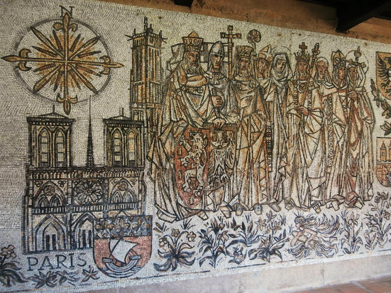 1000 Lugares en Galicia: Mosaico El Camino de Santiago de A. Machourek.  Monasterio de Poio. Provincia de Pontevedra.
