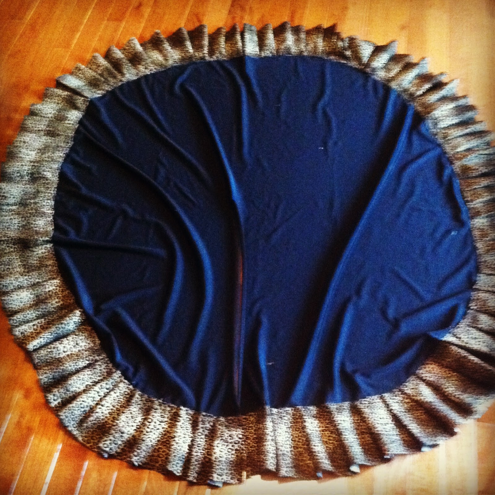  I'M NOT MESSY... I'M JUST BUSY Leopard Christmas Tree Skirt