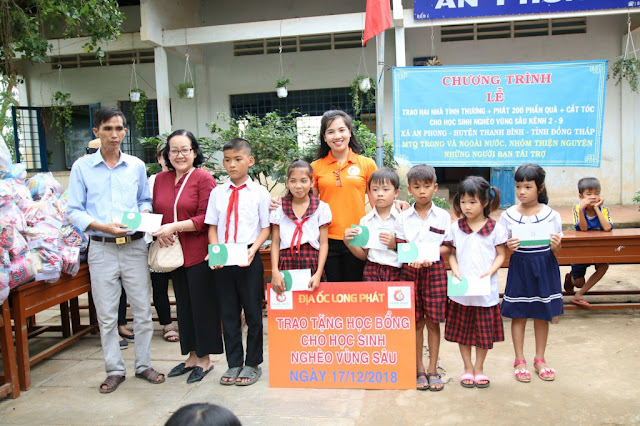 Địa Ốc Long Phát trao nhiều suất học bổng đến tay học sinh nghèo Đồng Tháp Địa Ốc Long Phát trao nhiều suất học bổng đến tay học sinh nghèo Đồng Tháp