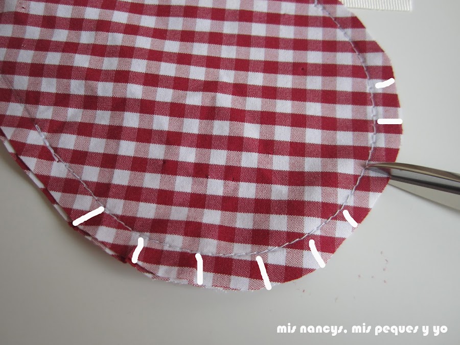 mis nancys, mis peques y yo, tutorial DIY adornos Navidad, piquetes zonas curvas