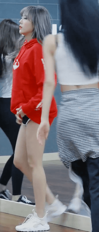 우주소녀 루다 사복 돌핀팬츠