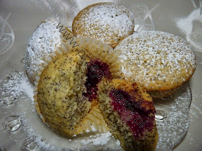 Muffinki makowe z wiśniami Muffinki makowe z wiśniami