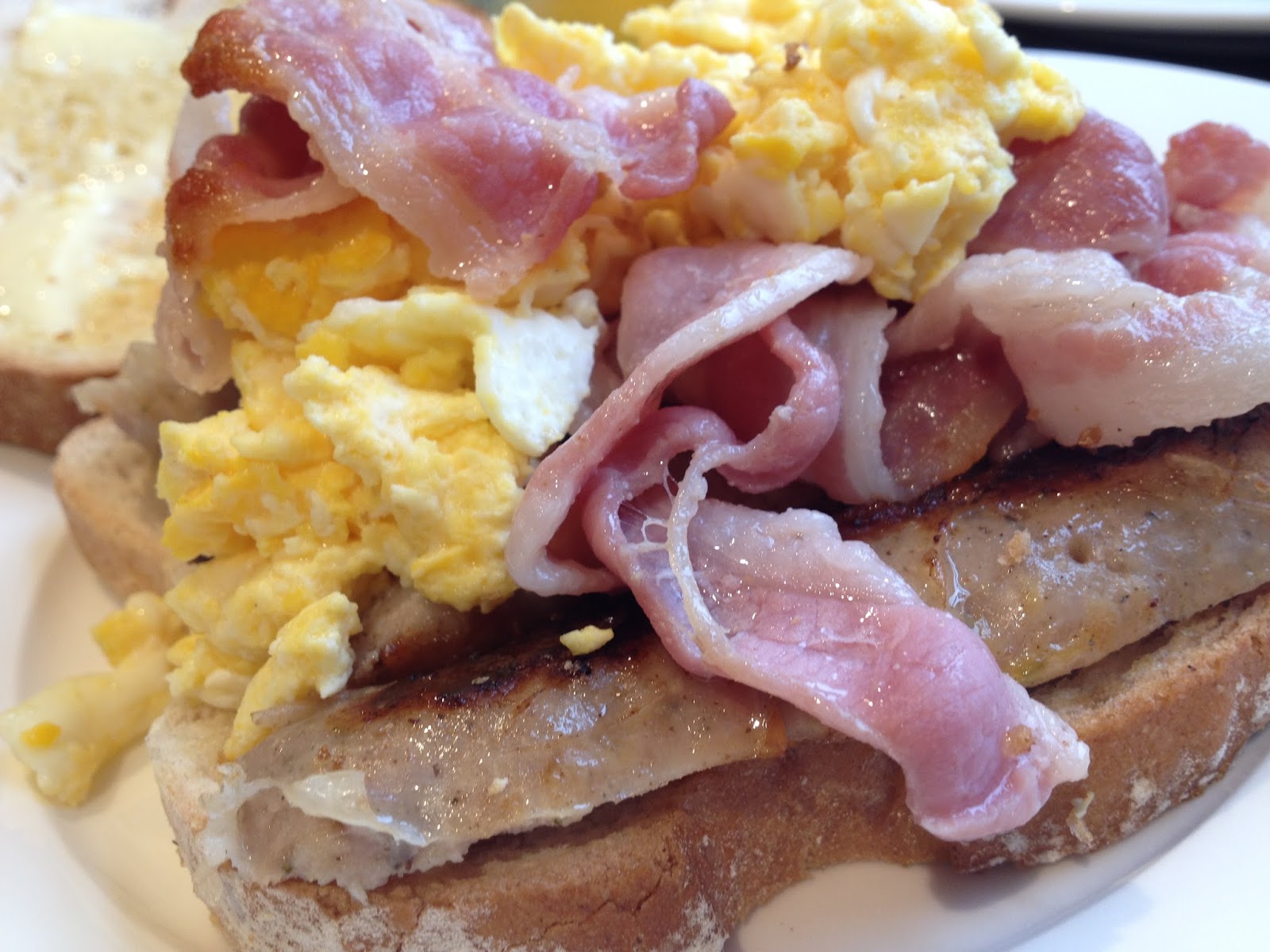 El gastrónomo Brunch with scrambled eggs "The Westbourne" Hyde Park