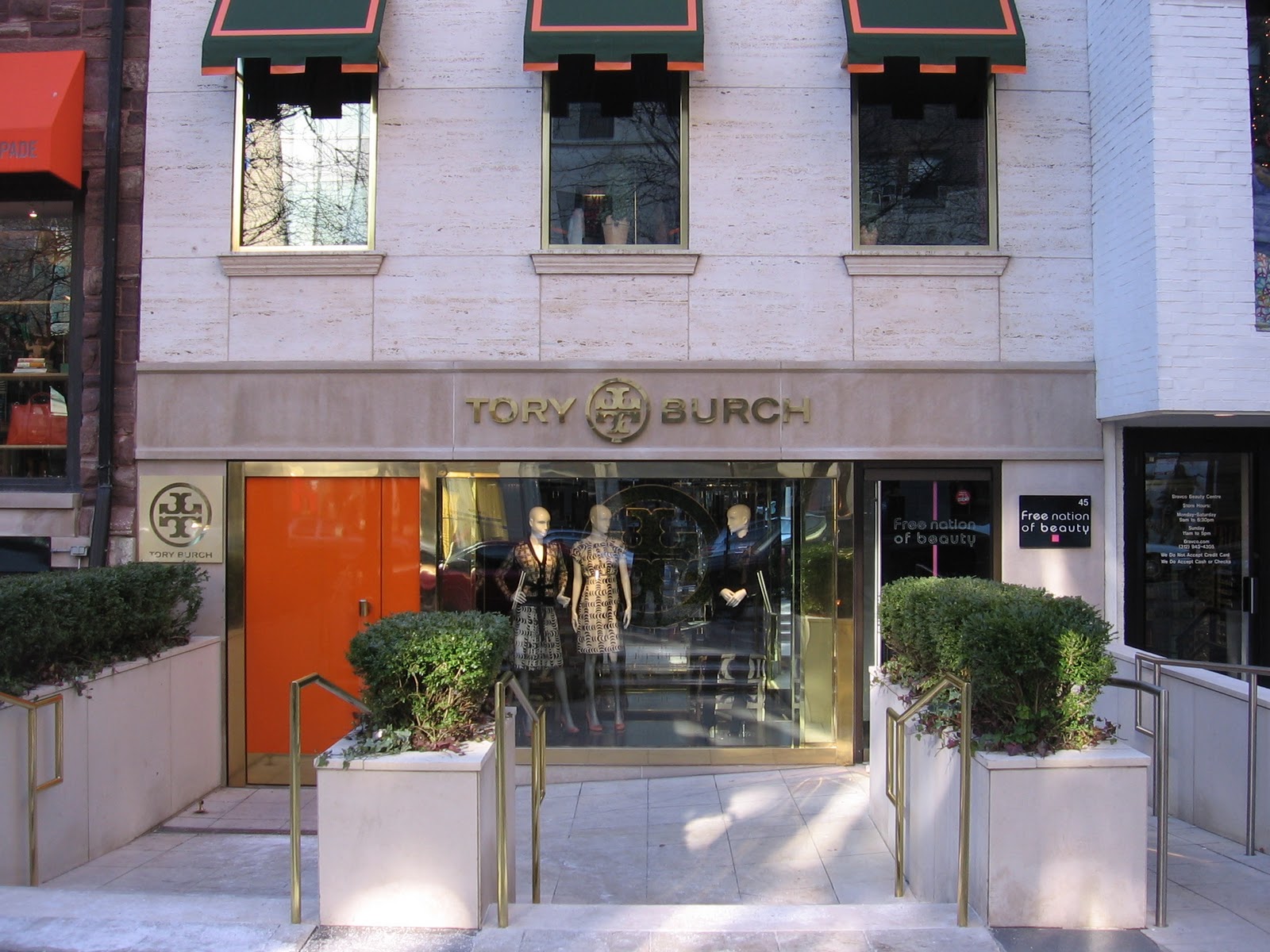 The Chicago Real Estate Local: Guys, still need a gift? Tory Burch on Oak  Street in Gold Coast