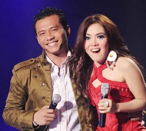 Lirik Lagu Jangan Memilih Aku - Anang Hermansyah Feat Syahrini | Musik