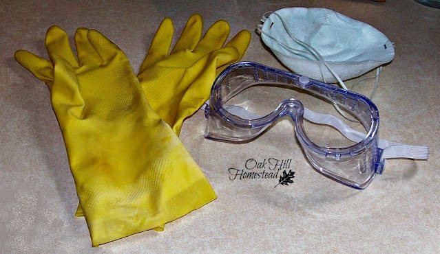 The safety equipment you need to make soap: gloves, safety glasses and a mask. Long-sleeved clothing and an apron are also recommended.