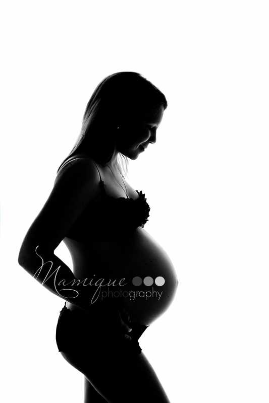 Vancouver Maternity Photography - Pregnancy Shape Black & White