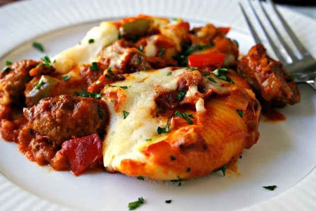 Sausage, Peppers, and Onions Stuffed Shells | thetwobiteclub.com