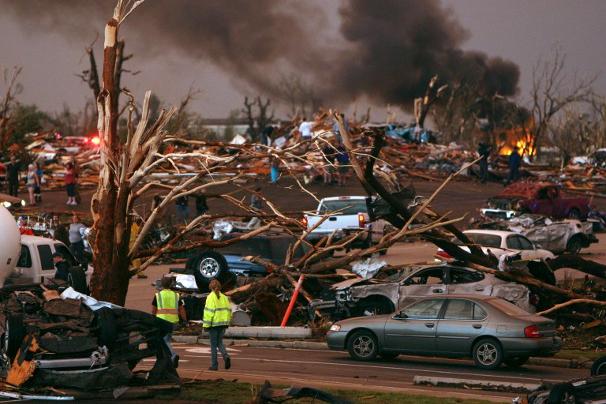 Gambar-gambar kesan serangan angin puting beliung di Missouri - Unikversiti