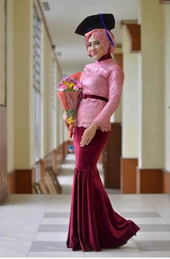 31 model  kebaya wisuda untuk mahasiswi berjilbab modern 