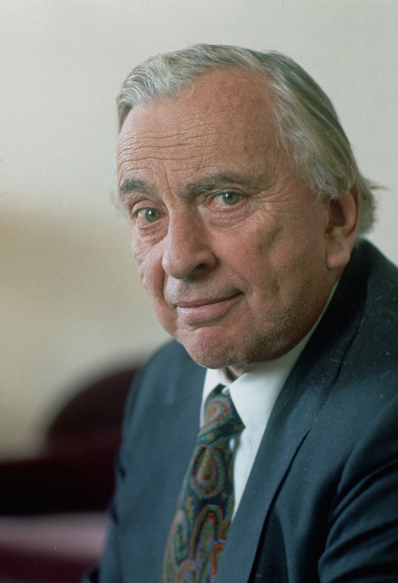 Living In Philistia The Politics of a Litterateur.