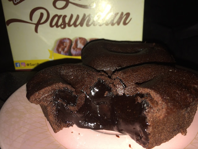 Review Kue Balok Sari Pasundan Coklatnya Lumer dan