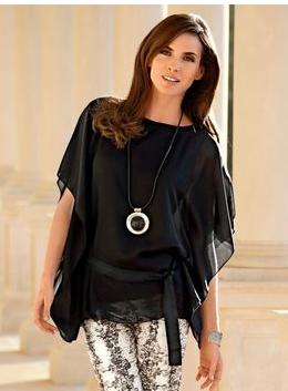 La gasa es usa una tela pura y abierta, suave, aunque firme, hecha de seda, algodón o rayón, que se usa para hacer blusas, vestidos de verano y cortinas. Las características de ligereza y semirigidez de los hilos muy girados les lleva a unirse bien.