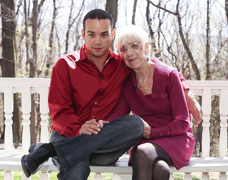 ebut-stroynaya-nemetskaya-starushka-s-molodim-teshey-video-dlinnaya