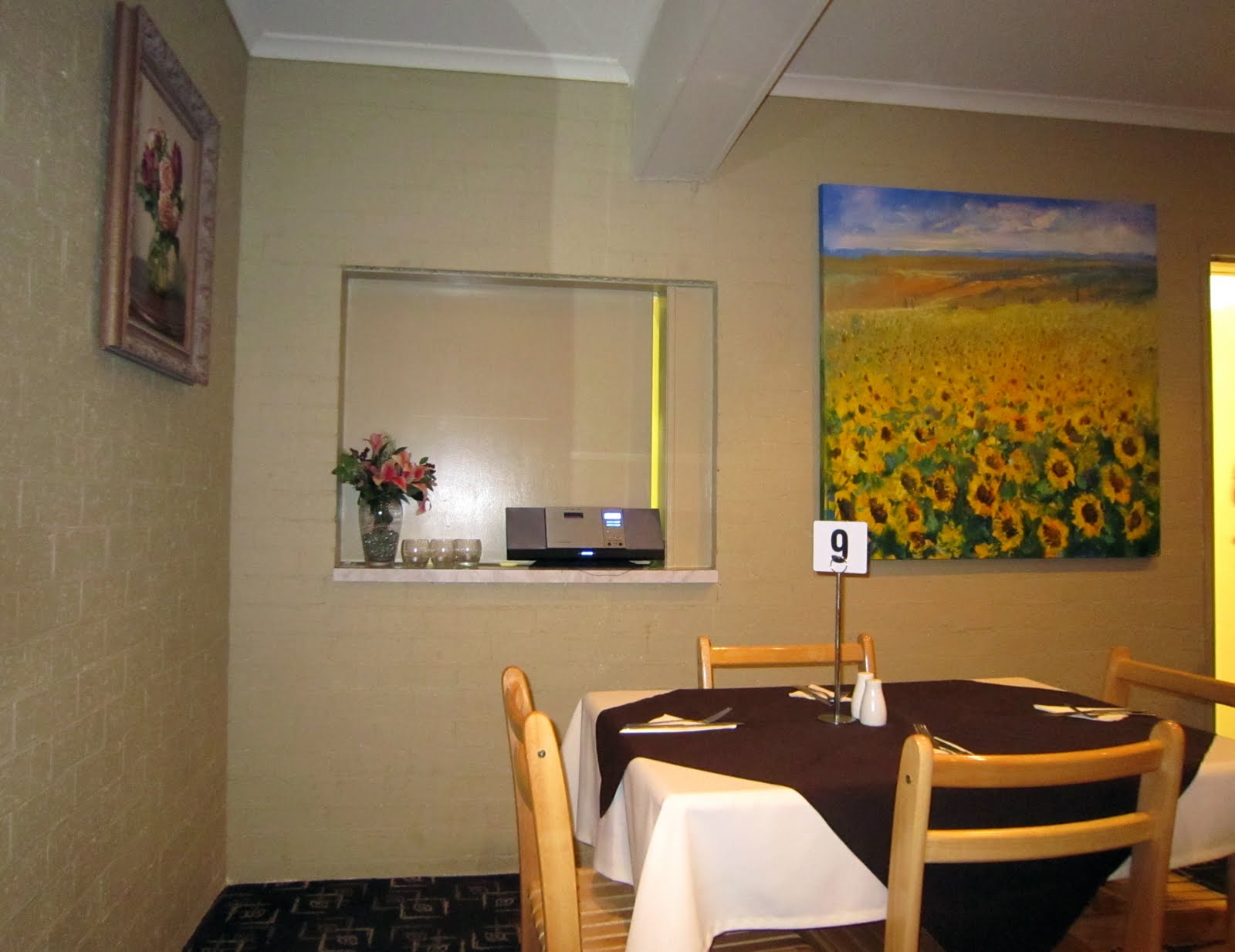 One Hungry Hen WattleWeEat Bistro, Olympic Hotel, Cootamundra