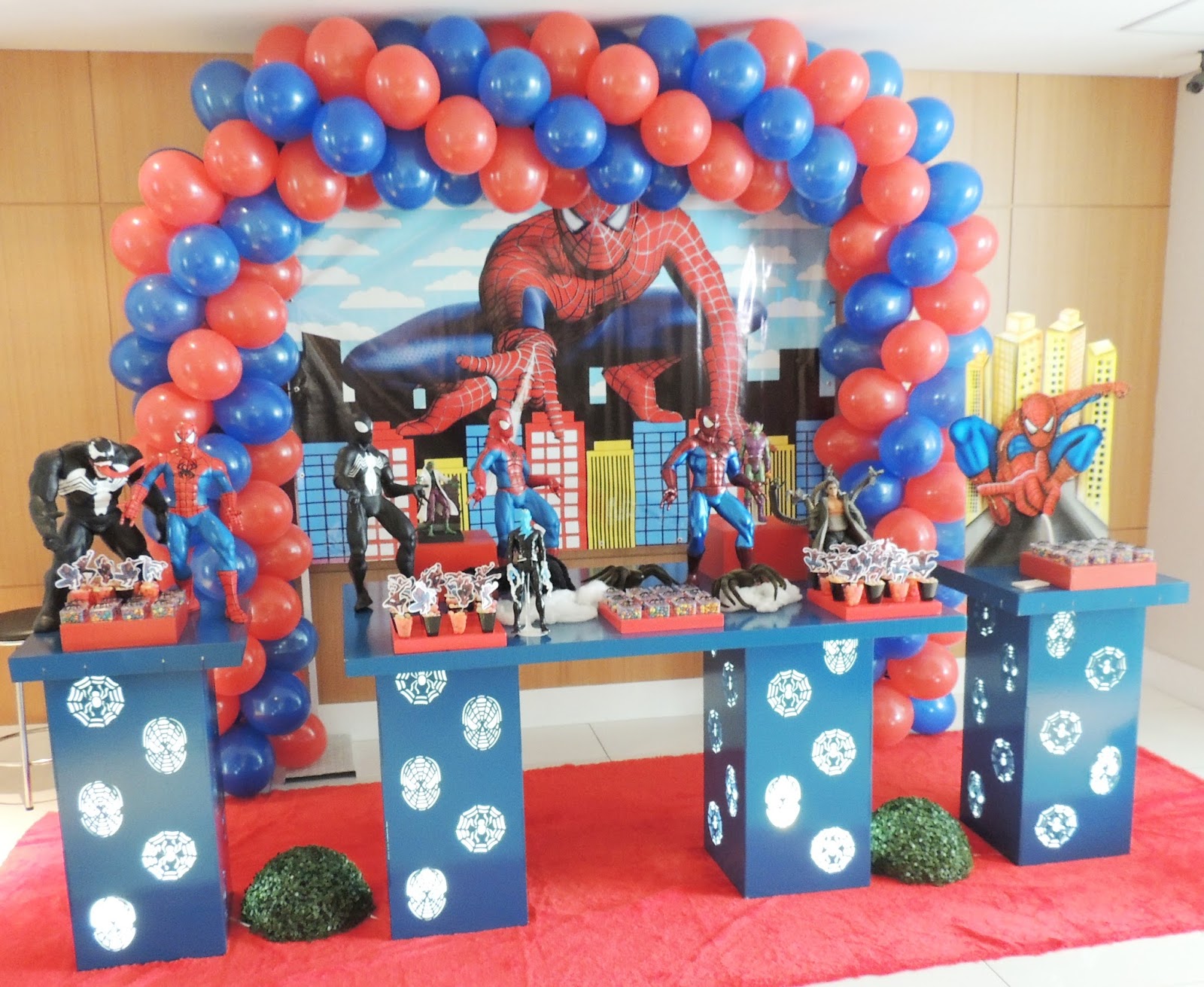Magazine da festa Locadora: Decoração Homem Aranha