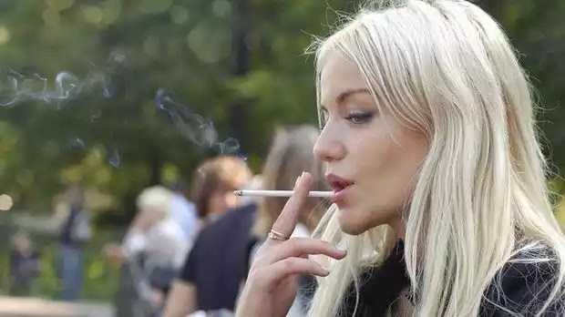 Οι δυνατοί επιλέγουν την μοναξιά τους, γιατί δεν έμαθαν να κάνουν εκπτώσεις στα συναισθήματά τους. Οι δυνατοί επιλέγουν την μοναξιά τους, γιατί δεν έμαθαν να κάνουν εκπτώσεις στα συναισθήματά τους.