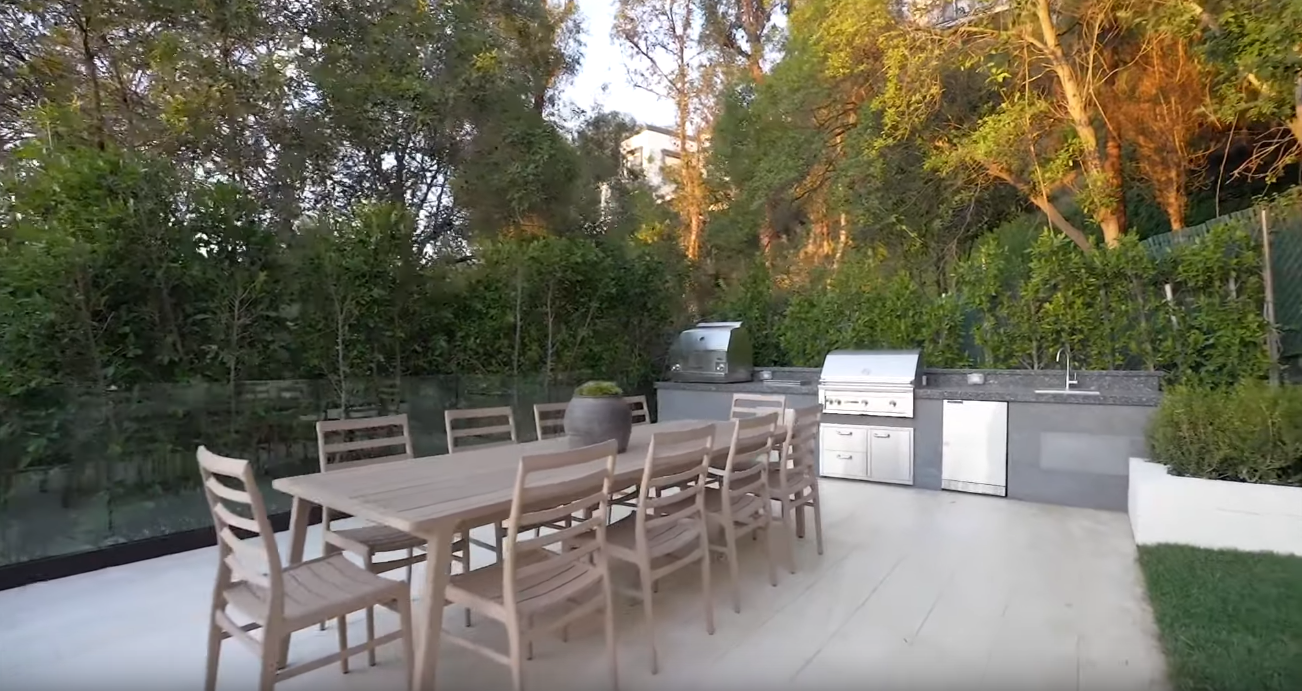 41 Photos vs. Modern Architectural Marvel in Beverly Hills, California | Sotheby's International Realty - Luxury Home & Interior Design Tour 41 Photos vs. Modern Architectural Marvel in Beverly Hills, California | Sotheby's International Realty - Luxury Home & Interior Design Tour