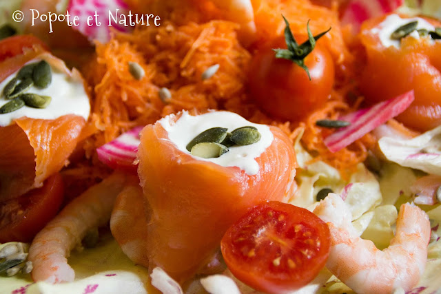 salade à la truite fumée aux crevettes au fromage frais et aux petits légumes © Popote et Nature salade à la truite fumée aux crevettes au fromage frais et aux petits légumes © Popote et Nature