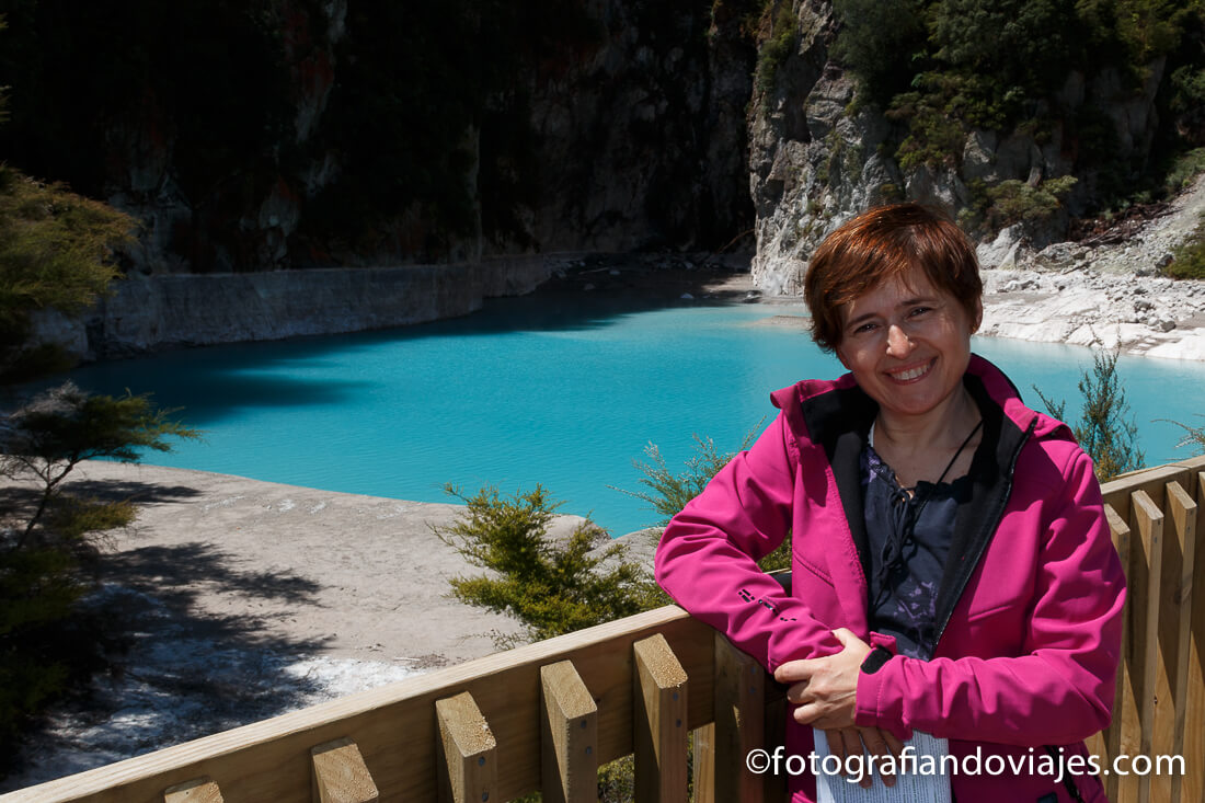 Inferno crater en el valle volcánico Waimangu, Rotorua Inferno crater en el valle volcánico Waimangu, Rotorua