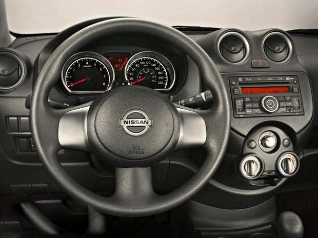 Nissan Versa 2013 - painel