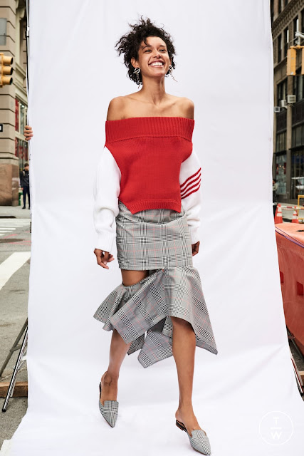estilo, moda, estilo argentina, moda argentina, asesoramiento imagen hombres mujeres, asesora de imagen, asesoría imagen, orden placard, como vestir, personal shopper, escuela, imagen, moda, lifestyle, tendencias, tendencias argentina, moda y tendencias, noticias moda, construyendo estilo, noticias moda argentina, que se usa verano 2018, tendencias verano 2018 tendencias, primavera verano 18, moda, fashion, tendencia asimetrica, tendencia flores, tendencia transparencias, vestidos fluidos, off shoulders, pantalones extra largos, chanel, valentino, tendencia rayas